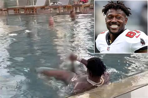 antonio brown pool video twitter|Antonio Brown Takes to Twitter After Disturbing Hotel Pool Video。